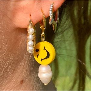 Single Smiley Pearl Earring